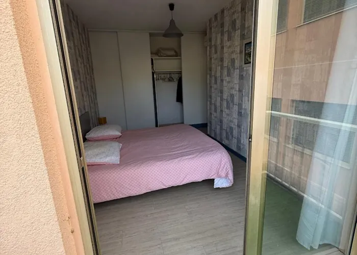 Avec Balcon Vue לינה וארוחת בוקר